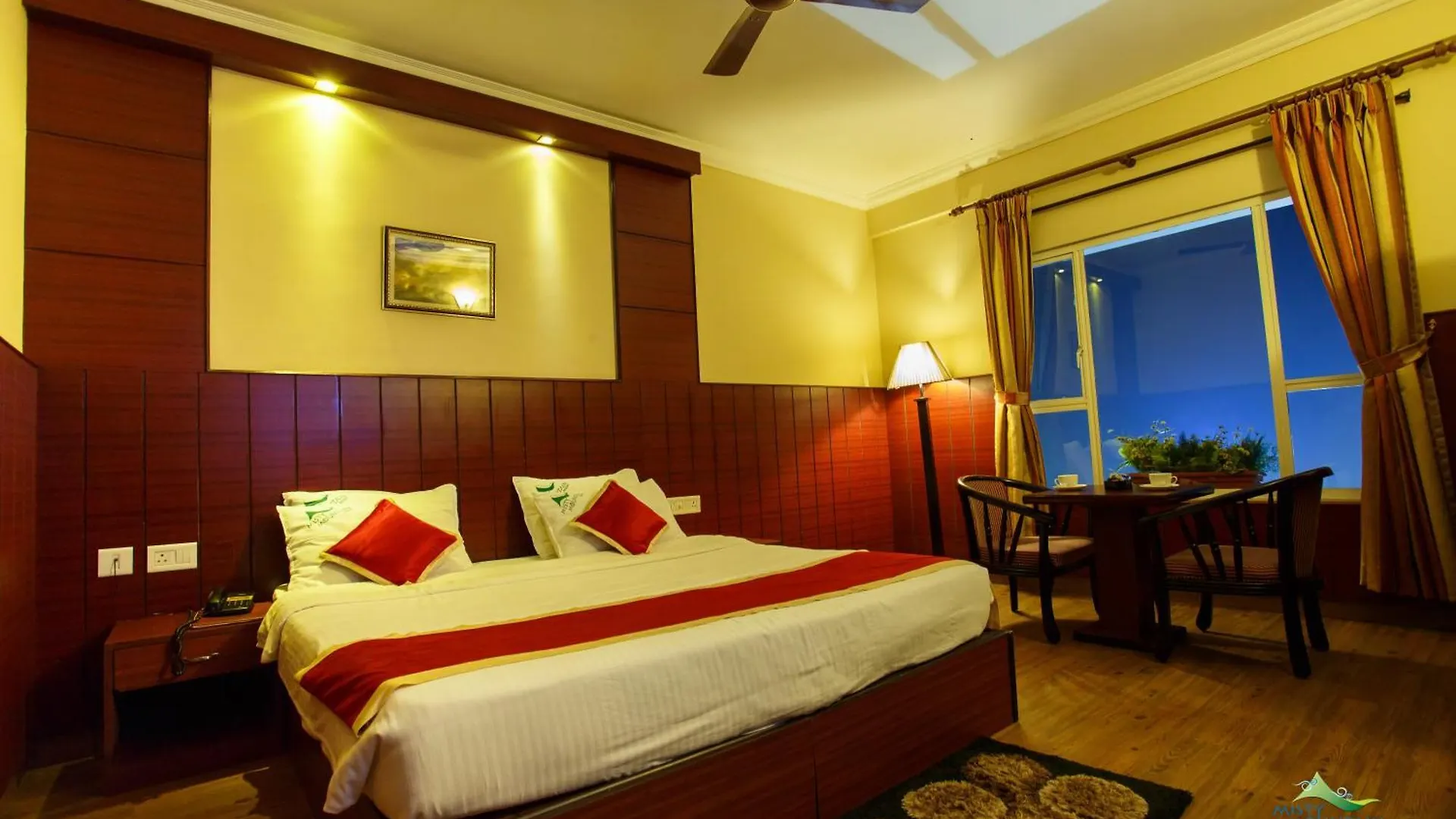 Misty Mountain Resort 무나르