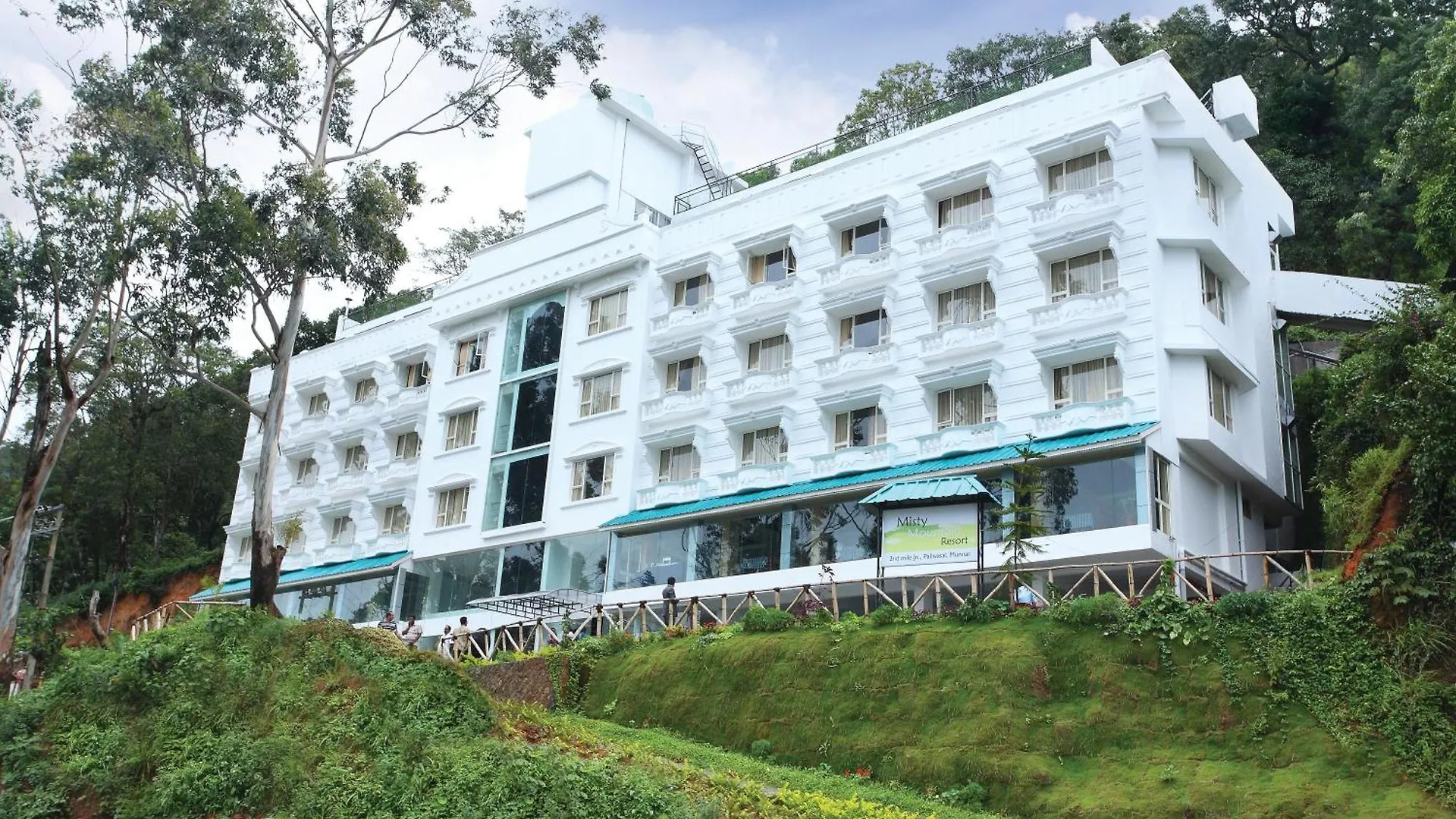 *** 호텔 Misty Mountain Resort 무나르 인도
