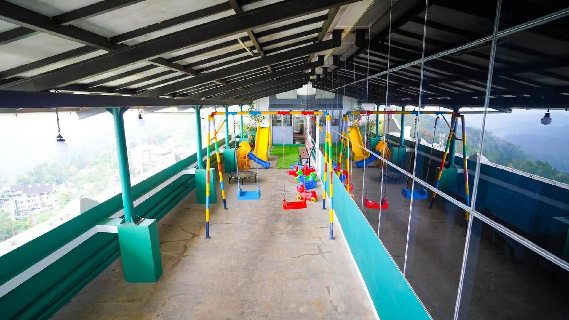 Misty Mountain Resort 무나르 호텔
