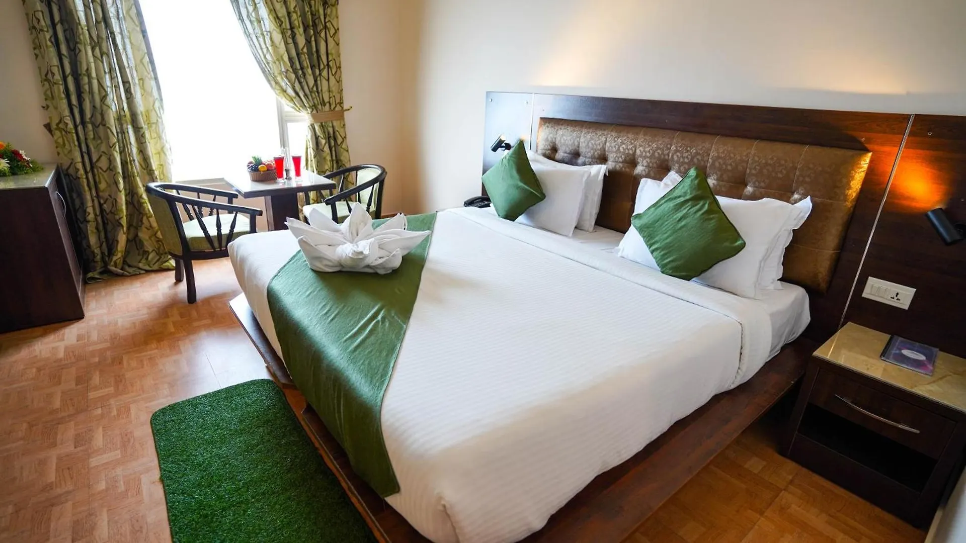Misty Mountain Resort 무나르