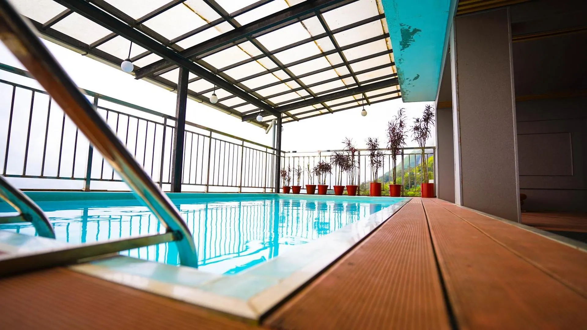 Misty Mountain Resort 무나르 호텔