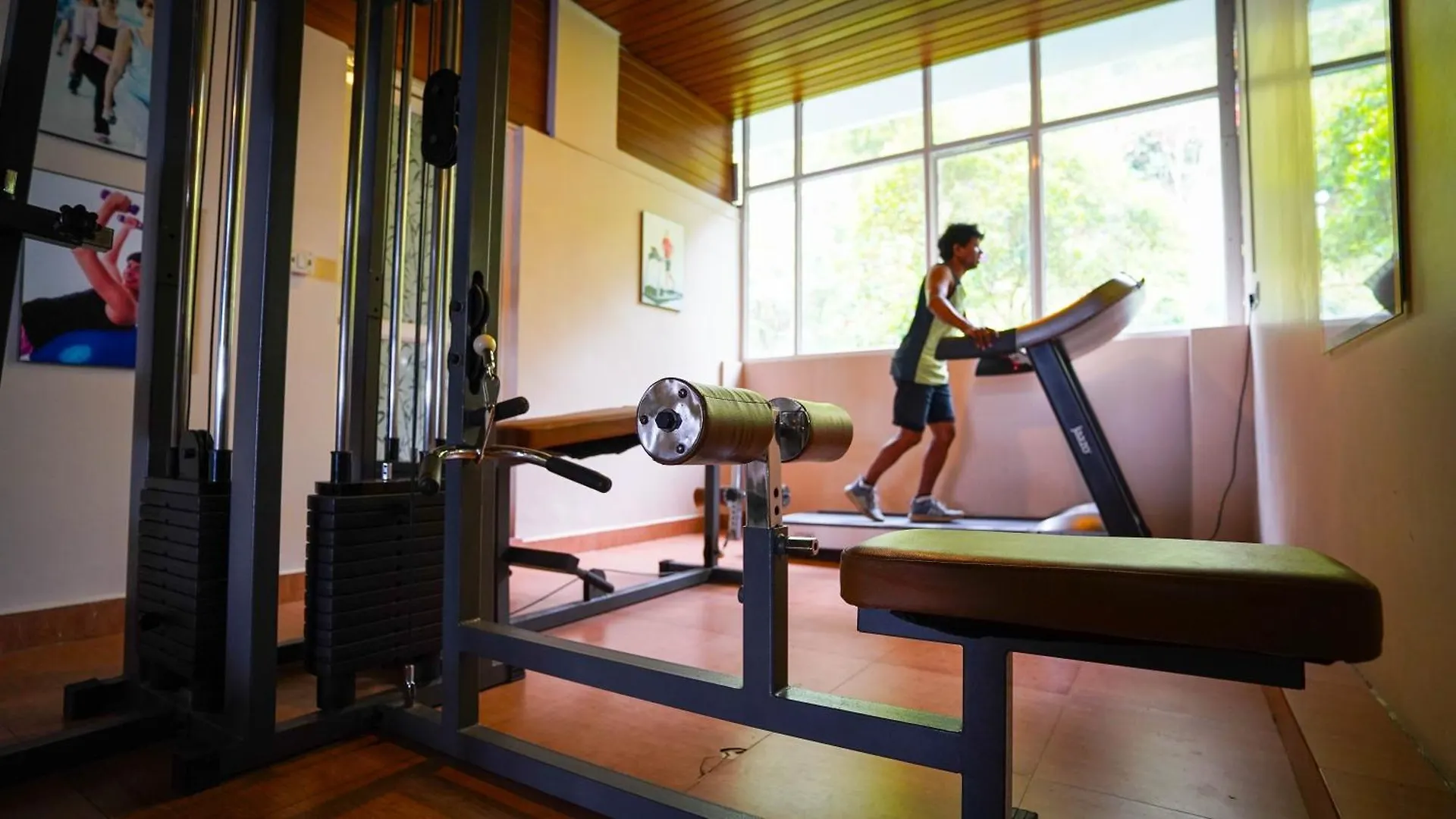 Misty Mountain Resort 무나르 3*,