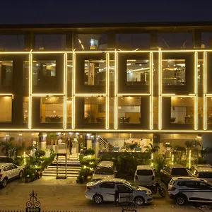 https://aerosky-delhi-airport.hotelsdelhi.org